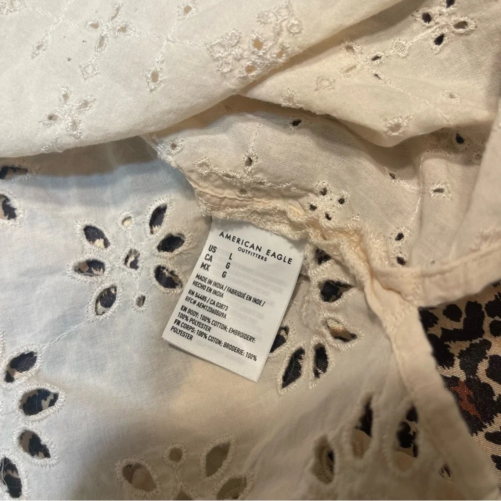 American Eagle Button Down Cream Floral Shirt - Picture 4 of 11